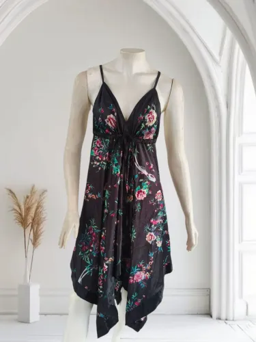 Vestido tipo lenços de cetim. Modelagem indiano