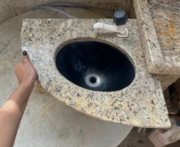 Bancada com cuba de mármore para banheiro 