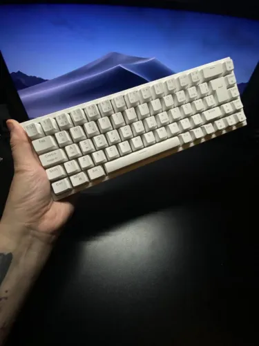 Teclado Mecânico Gamer Competitivo Branco RGB Compacto Com Fio 65% 69 Teclas Switches Red