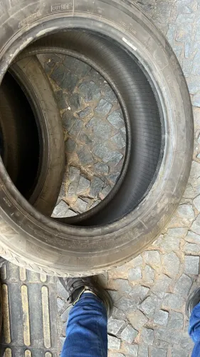 Pneu 215/55/17 Bridgestone  85% vida útil
