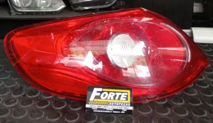 Lanterna esquerda passat 2009-2012