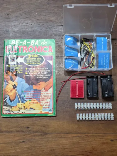 Revista Bê a Bá da eletrônica nº01 com kit com experiências para colecionadores raiz.