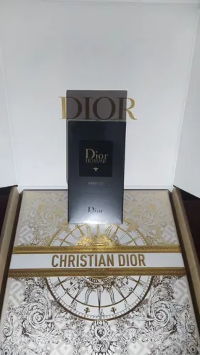 DIOR HOMME PARFUM2020 100ml(lacrado)+Porta Jóias Dior+1 Agenda Dior+2 amostra de brinde.