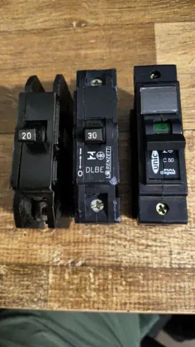 Kit de Disjuntores 30A, 20A e C50 - Lorenzetti e Unimec