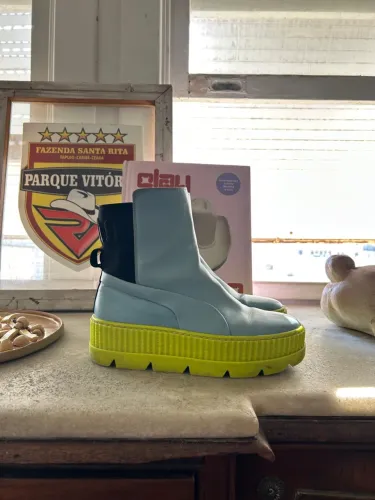 Bota Fenty x Puma azul