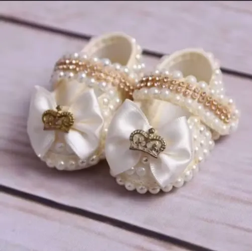 Sapatinhos de menina luxo customizado com perolas apenas 30 reais CADA do N°13 ao N° 17