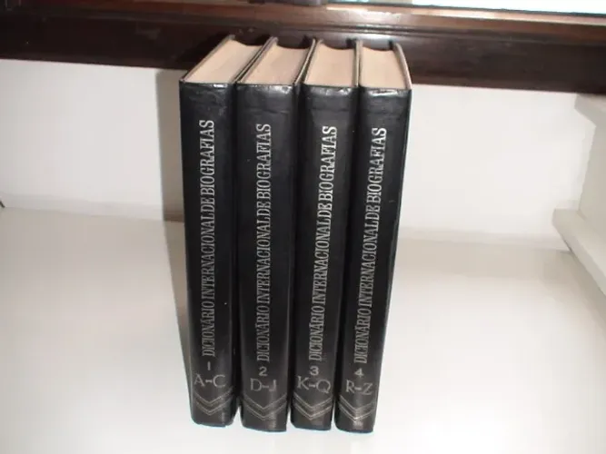 Dicionario Internacional de Biografias - 4 volumes -1969