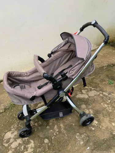 Vendo carrinho de bebê 
