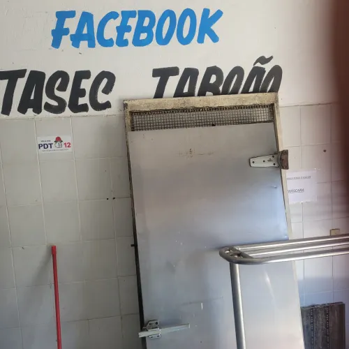 Porta de aço inox para cãmera fria