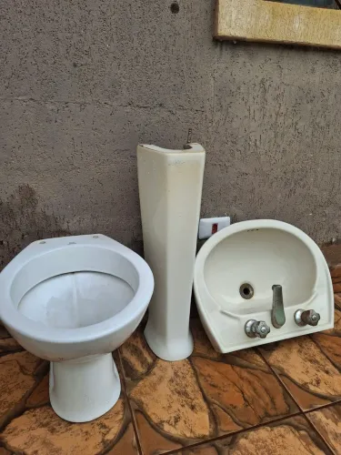 Pia coluna e vaso sani