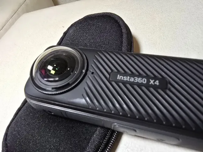 Insta 360 x4
