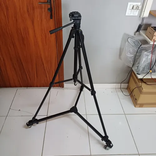 Tripé fotográfico profissional com rodízio 1,80
