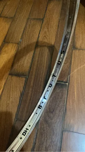 Aro 26 Calha Calypso Brutus DH 