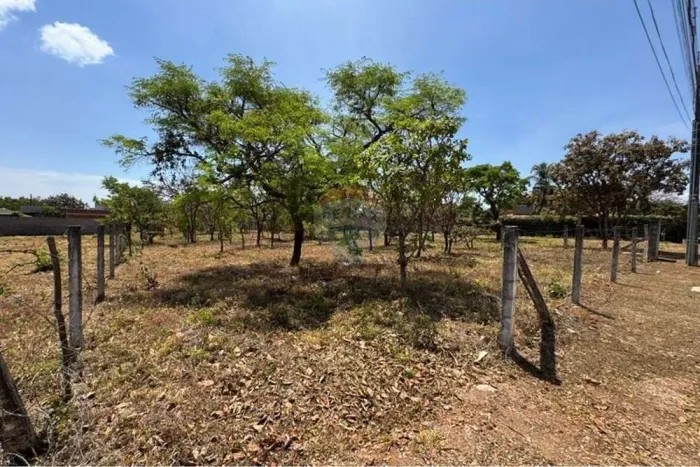 Terreno com 810m² no Condomínio San Francisco II Tororó