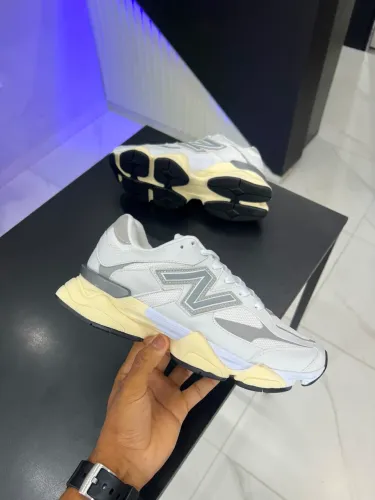 Tênis New Balance 9060