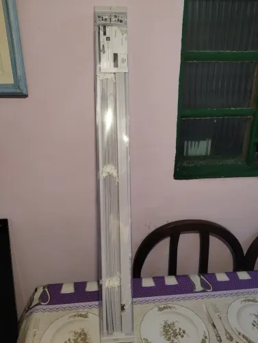 Persiana branca horizontal em PVC nova, 80cm de largura X 130cm de comprimento.