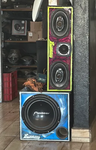 Grave e triaxial Pioneer com caixa.