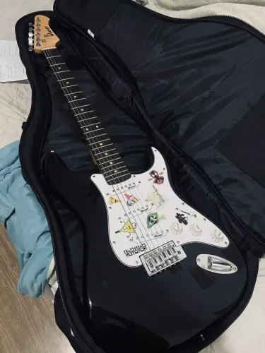 Guitarra Stratocaster Seminova