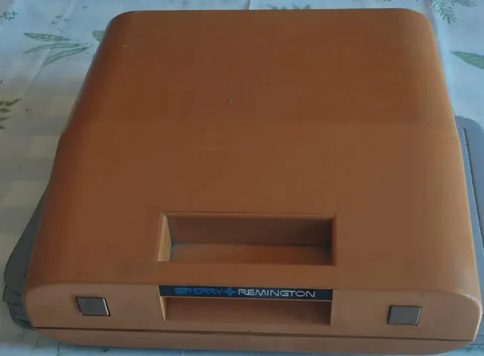 Máquina de escrever funcional e super conservada remington 12