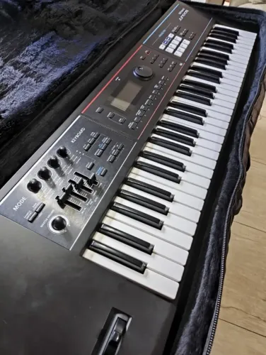 Roland Juno DS61 + Bag Sob Medida