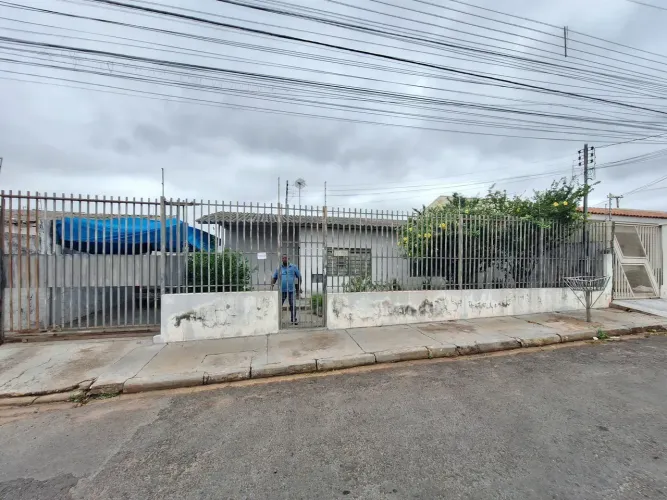 Imóvel para venda com 150 metros quadrados com 3 quartos em Coophema - Cuiabá - MT
