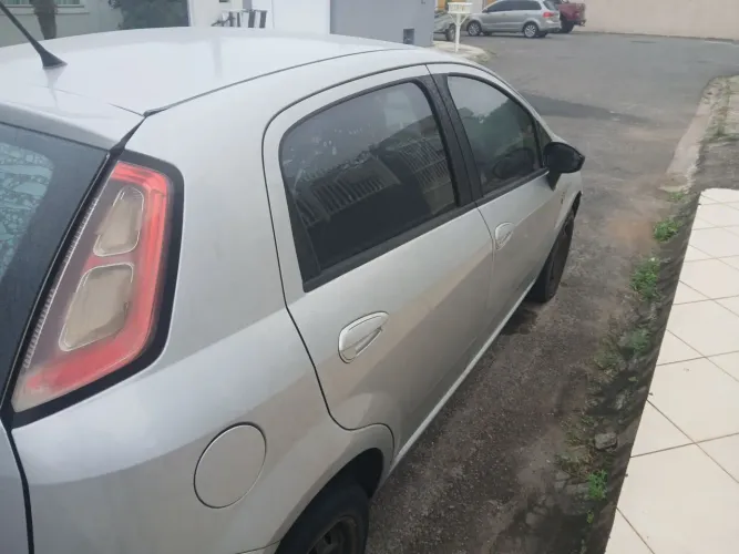 Fiat Punto Attractive 1.4 Fire Flex 8V 5P 2013