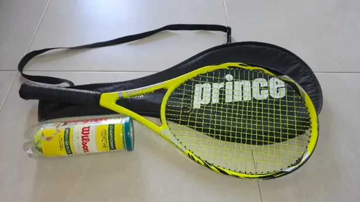Raquete de Tênis Prince Rock Ti Midplus + Capa + Bolas Wilson