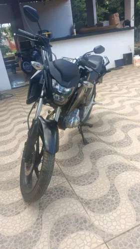 Vendo uma CG Fan 160 ano que modelo 2025 documentos no meu nome só transferir aceito troca