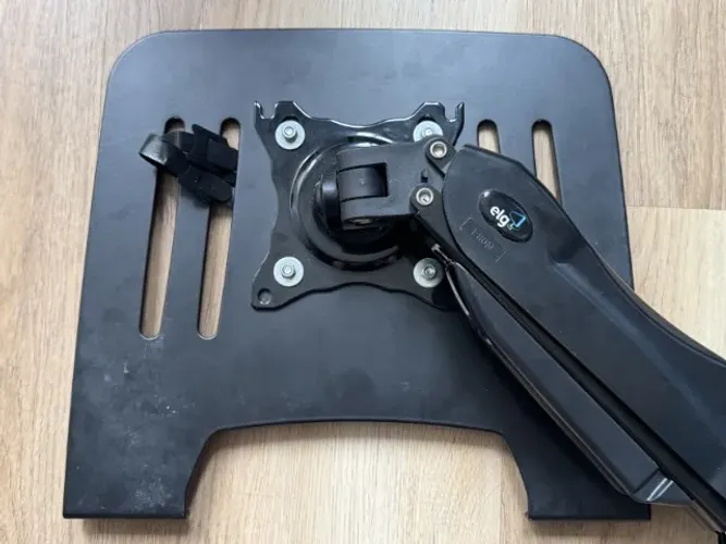 Bandeja Apoio para Notebook em Braço Articulado de Monitor - Padrão VESA
