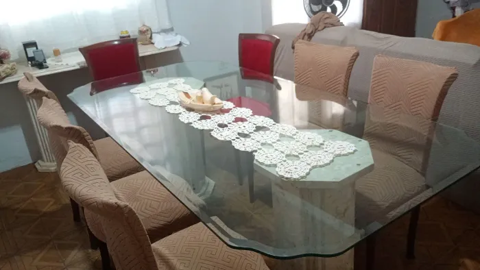 Mesa com 8 cadeiras