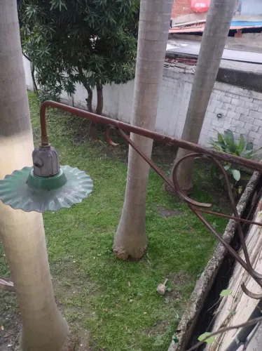 Luminária Antiga de Parede Estilo Industrial / Vintage - Ferro e Chapéu Verde
