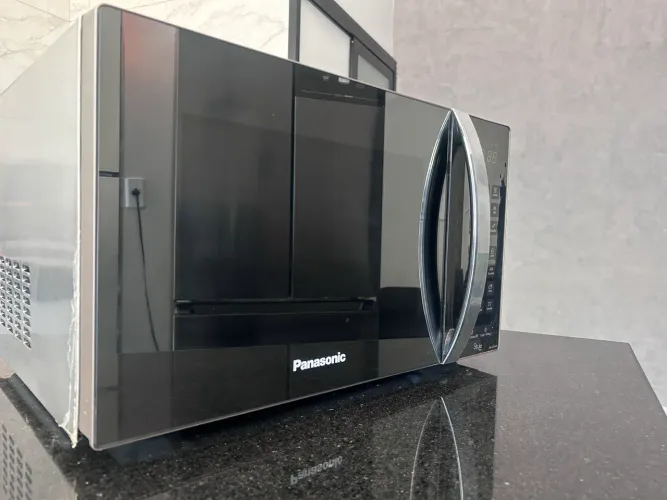 Forno de Microondas Panasonic Style Grill de 30 litros