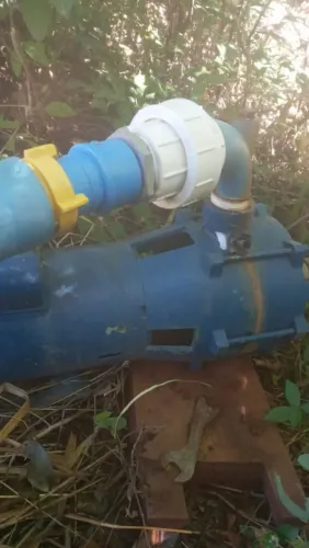 Bomba irrigação elétrica 3CV com 40 canos e 80 metros de fio.