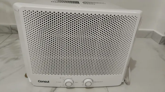 Vendo um ar-condicionado semi novo, ainda em garantia  marca Consul 