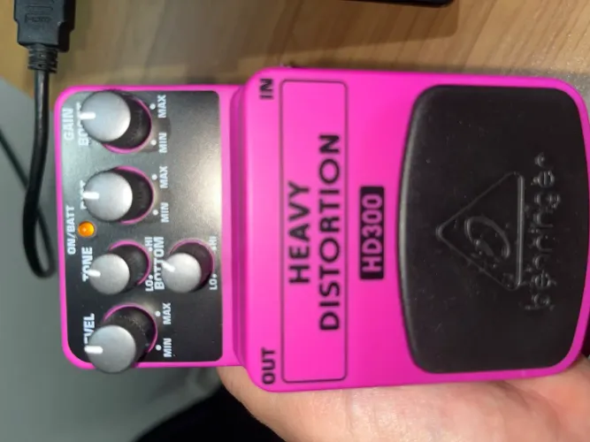 Pedal Behringer HD300 Heavy Distortion para Guitarra - Novo na Caixa