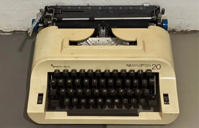 Antiga Maquina De Escrever Remington 20 Sperry Rand