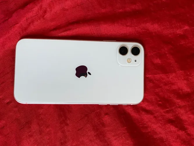 iPhone 11 128 gb branco!! Aceito cartão.. leia a descrição!!!