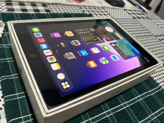 iPad 7 geração 32gb - Com Caixa e Carregador Original (Leia descrição!)