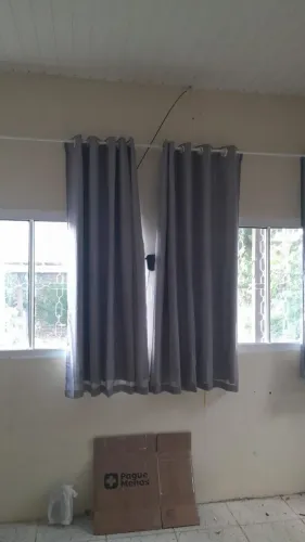Cortinas com black-out e varão. R$100,00 cada