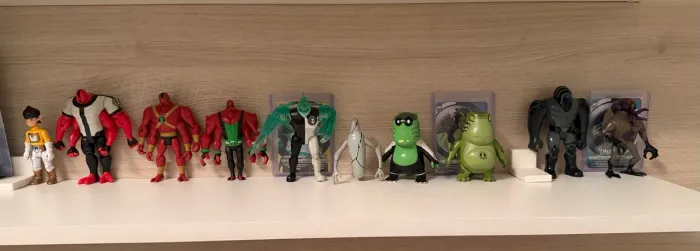 Lote de 23 Bonecos / Action Figures Ben 10 - Várias Séries (Bandai / Importados)