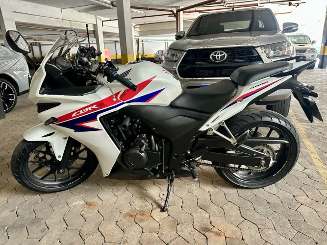 CBR 500R REVISADA E MUITO CONSERVADA.