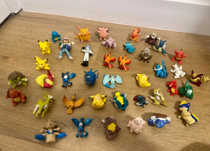 Lote miniatura Pokémon antigo