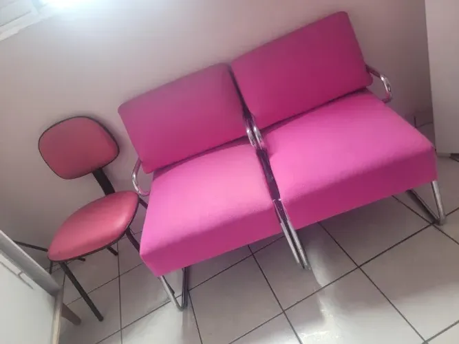 Sofá de espera para recepção de salão ou clínica