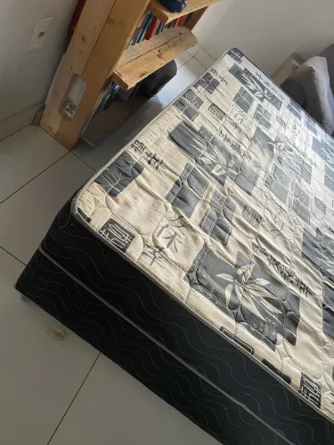 Vende-se cama casal