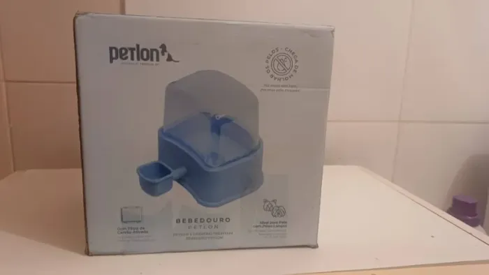 Bebedouro para cães e gatos com pelos longos