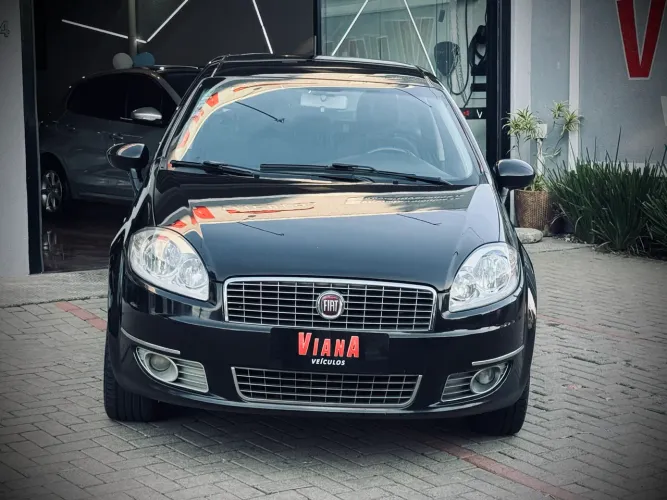 Fiat Linea Essence 1.8 Flex 16V 4P 2014