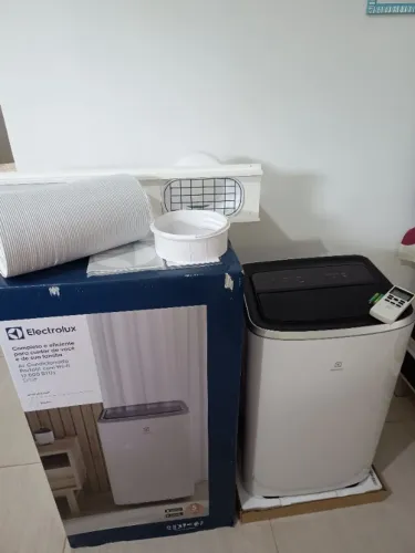 Ar-Condicionado Portátil Electrolux 12.000 BTUS Frio c/ Wi-fi Branco (SP12F) + comando voz