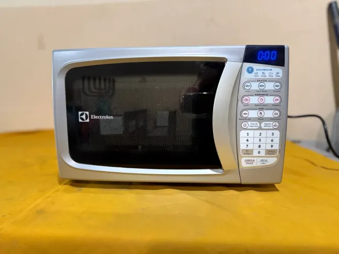 Microondas Electrolux prateado! Led azul