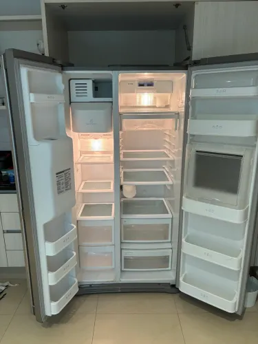 Geladeira side by side LG usada conservada