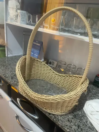  cesta oval trançada com alça em arco